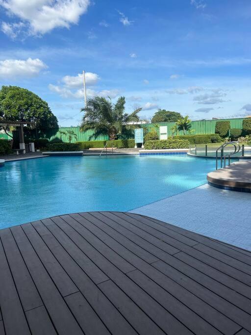 شقة Modern Oasis: Pool + Netflix مانيلا المظهر الخارجي الصورة